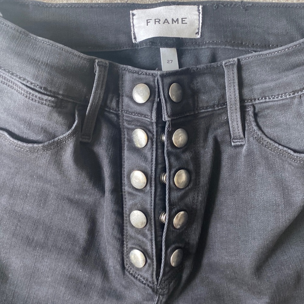 Frame Le High double snap fly cropped jeans in a faded black size 27